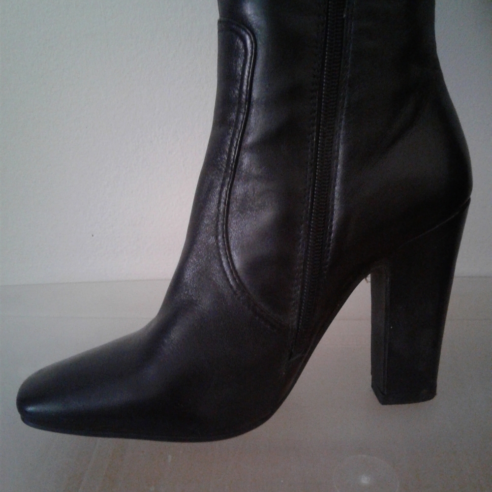 HOST PICK. CARLO PAZOLINI boots. Black leather. 37